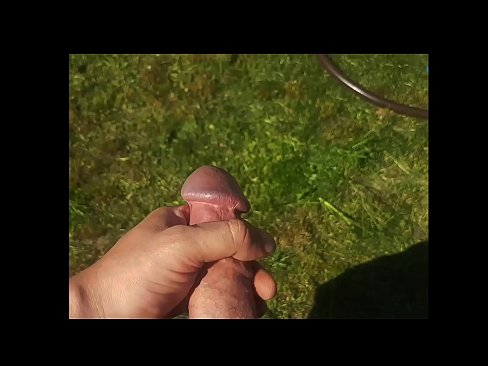 ❤️ Hottie poeth yn cael ei pussy pinc fucked a cums gyda chwistrell mewn gardd haf ❤️ Fideo porn wrthon ni ❌️