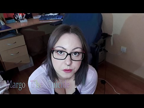 ❤️ Merch Sexy gyda Sbectol Yn Sugno Dildo'n Ddwfn ar y Camera ❤️ Fideo porn wrthon ni ❌️