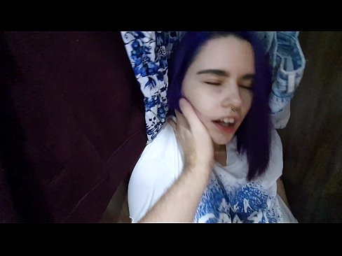 ❤️ Wedi dod o hyd i fy sis yn y closet a helpu ei cum ❤️ Fideo porn wrthon ni ❌️